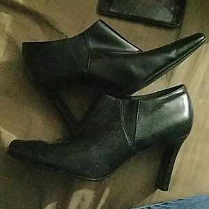 Like New black dress shoes!